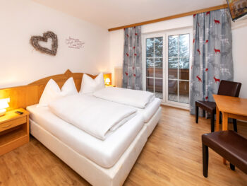 Room | Pension Alpenrose - Maishofen