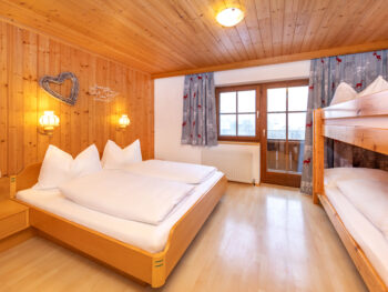 Room | Pension Alpenrose - Maishofen